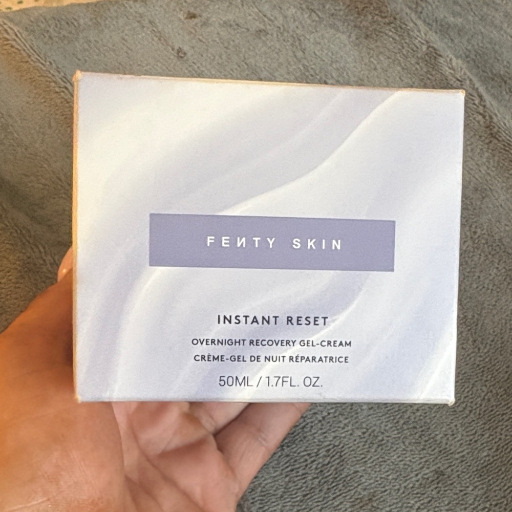 Fenty Beauty Instant Reset Overnight Gel-Cream - White